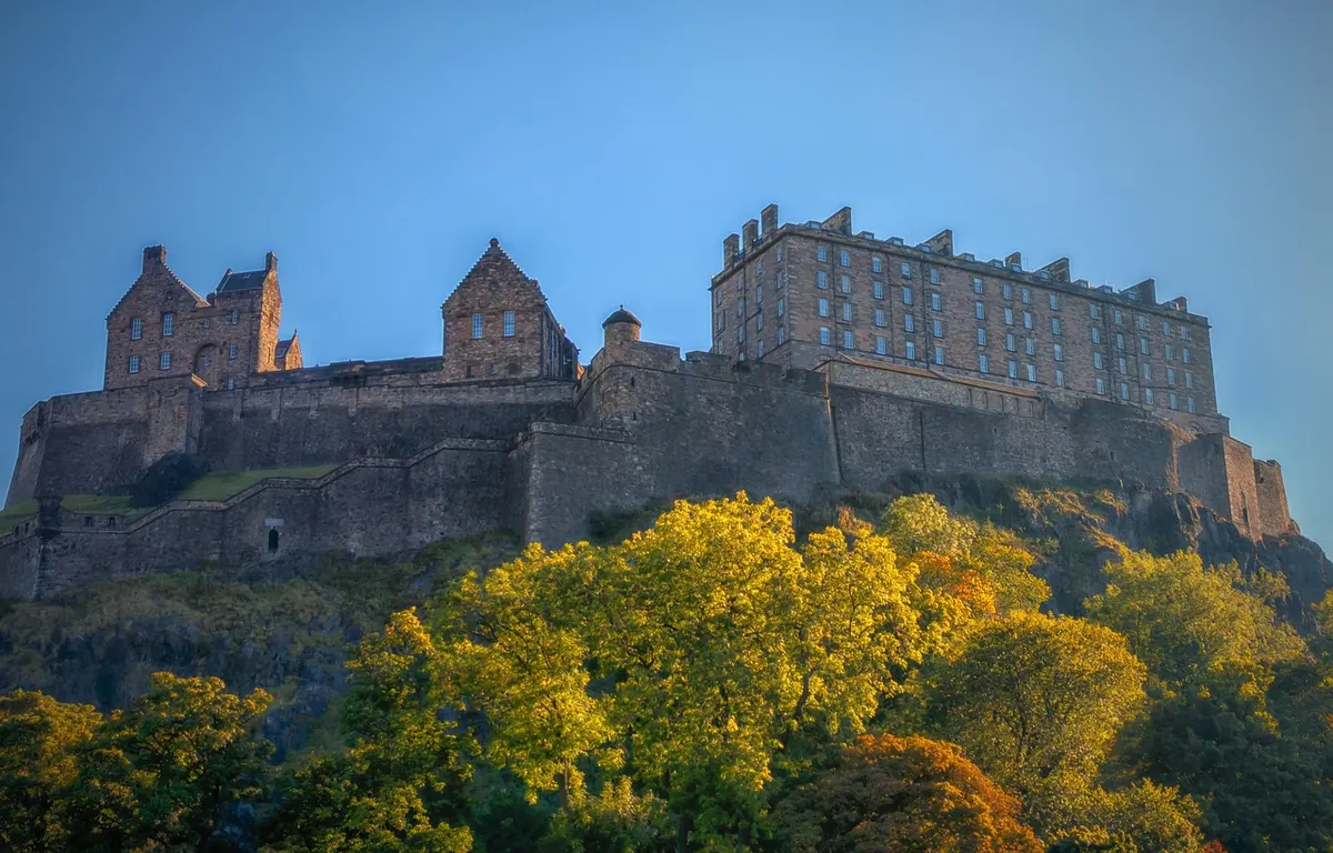 A Local's Guide to Edinburgh in Winter: What's Open and What to Skip